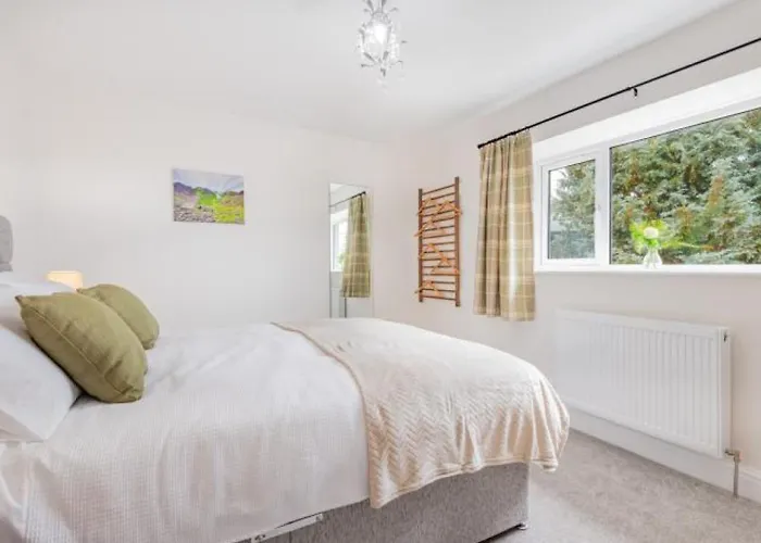 4 Bed In Penrith Oc-Sz606